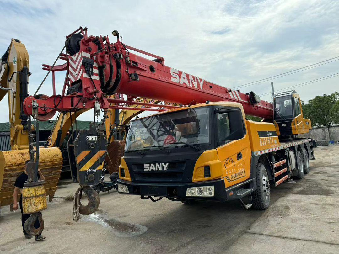 Sany 25 Ton Used Truck Crane 50 Ton 70 Ton 80 Ton 100 Ton 120 Ton 200 Ton 220Ton 240 Ton 300 Ton XCMG Zoomlion Liebherr Tadano Truck Crane - Mobiele kraan: afbeelding 5 Sany 25 Ton Used Truck Crane 50 Ton 70 Ton 80 Ton 100 Ton 120 Ton 200 Ton 220Ton 240 Ton 300 Ton XCMG Zoomlion Liebherr Tadano Truck Crane - Mobiele kraan: afbeelding 5