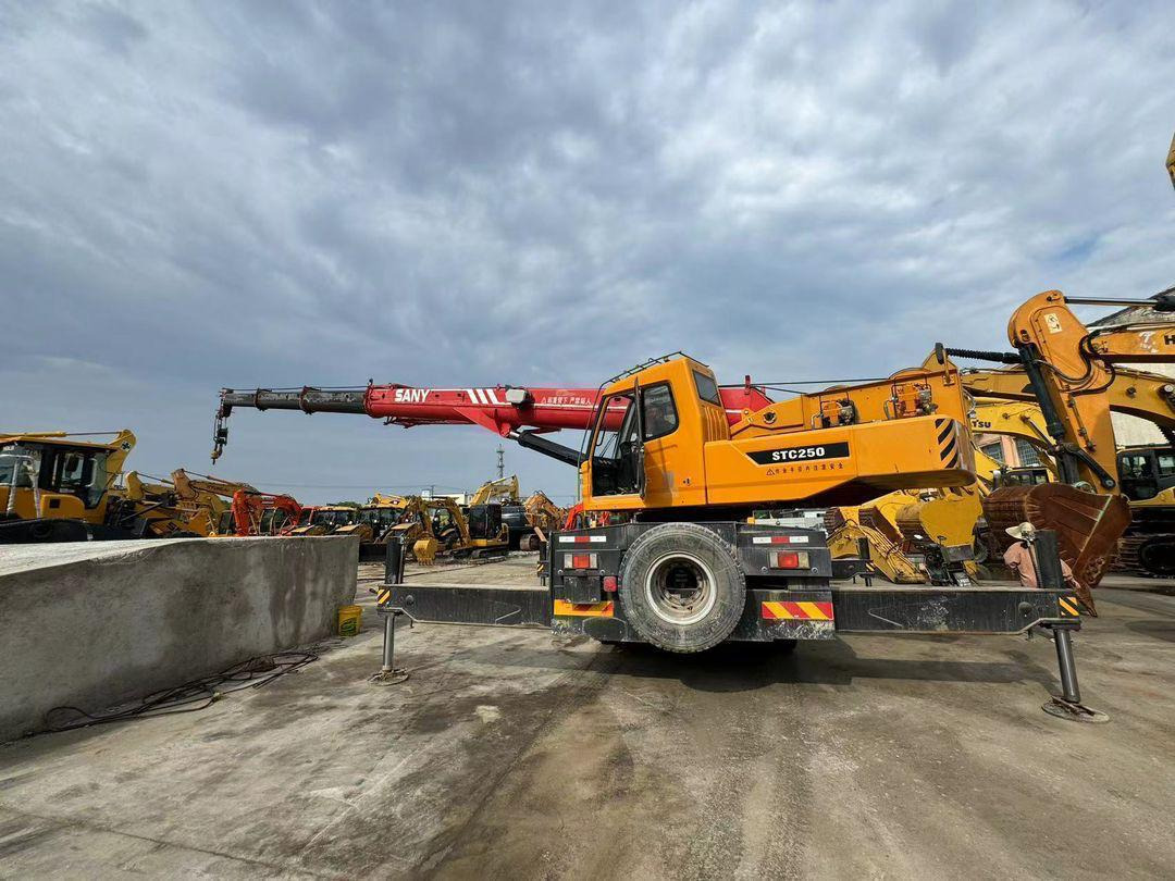 Sany Used Truck Crane 25 Ton with Excellent Work Performance and 1 year Warrenty - Mobiele kraan: afbeelding 4 Sany Used Truck Crane 25 Ton with Excellent Work Performance and 1 year Warrenty - Mobiele kraan: afbeelding 4