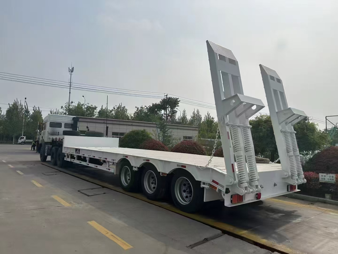 Nieuw Dieplader oplegger ZHICHENG Semi Flat Bed Low Bed in New Condition: afbeelding 22