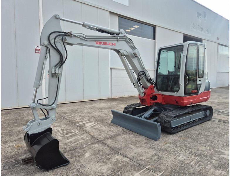 Takeuchi TB250 - Minigraafmachine: afbeelding 3 Takeuchi TB250 - Minigraafmachine: afbeelding 3