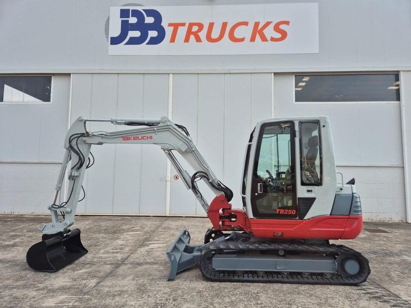 Takeuchi TB250 - Minigraafmachine: afbeelding 1 Takeuchi TB250 - Minigraafmachine: afbeelding 1