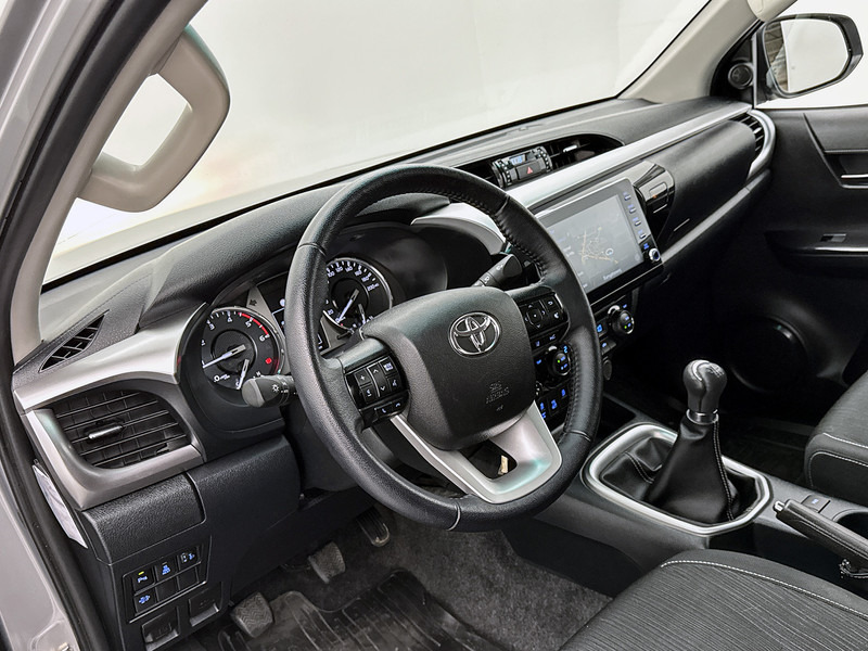 Toyota Hilux 2.4 D-4D Xtra Cab Professional Toneau cover 4x4 3.5t trekhaak Navigatie Stoelverwarming - Pick-up: afbeelding 4 Toyota Hilux 2.4 D-4D Xtra Cab Professional Toneau cover 4x4 3.5t trekhaak Navigatie Stoelverwarming - Pick-up: afbeelding 4