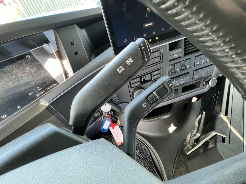 Trekker Volvo FH 460 4x2 trekker Globetrotter / 2x Fuel Tank: afbeelding 13 Trekker Volvo FH 460 4x2 trekker Globetrotter / 2x Fuel Tank: afbeelding 13