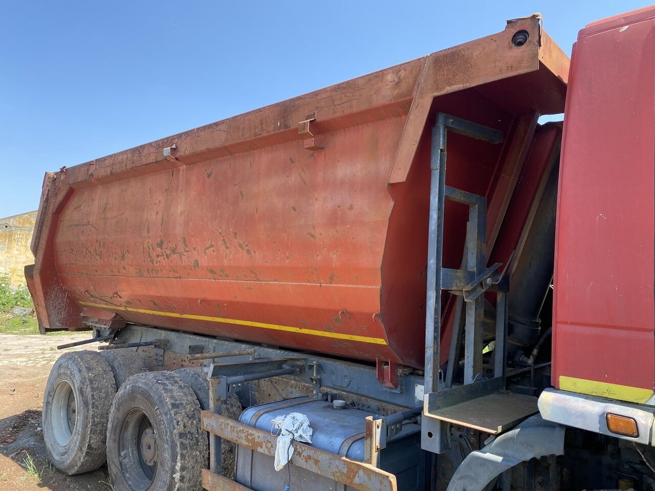 Hyva HARDOX 6x4 BENA basculabila CA NOUA - Open laadbak: afbeelding 2 Hyva HARDOX 6x4 BENA basculabila CA NOUA - Open laadbak: afbeelding 2