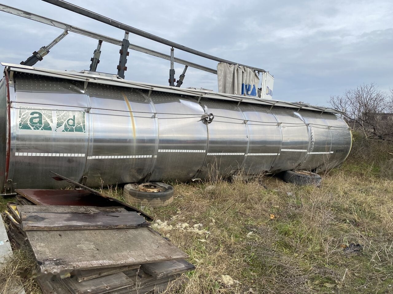 Magyar REZERVOR CISTERNA INOX ALIMENTAR in stare buna - Tankcontainer: afbeelding 3 Magyar REZERVOR CISTERNA INOX ALIMENTAR in stare buna - Tankcontainer: afbeelding 3