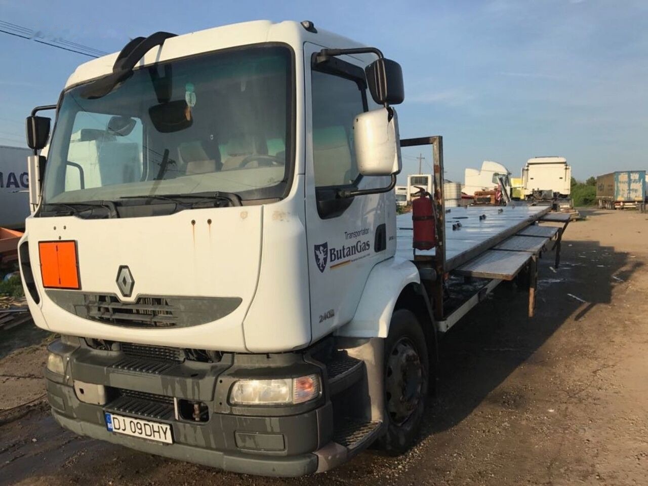 Renault Midlum DXI Adr Transport Butelii - Vrachtwagen met open laadbak: afbeelding 1 Renault Midlum DXI Adr Transport Butelii - Vrachtwagen met open laadbak: afbeelding 1