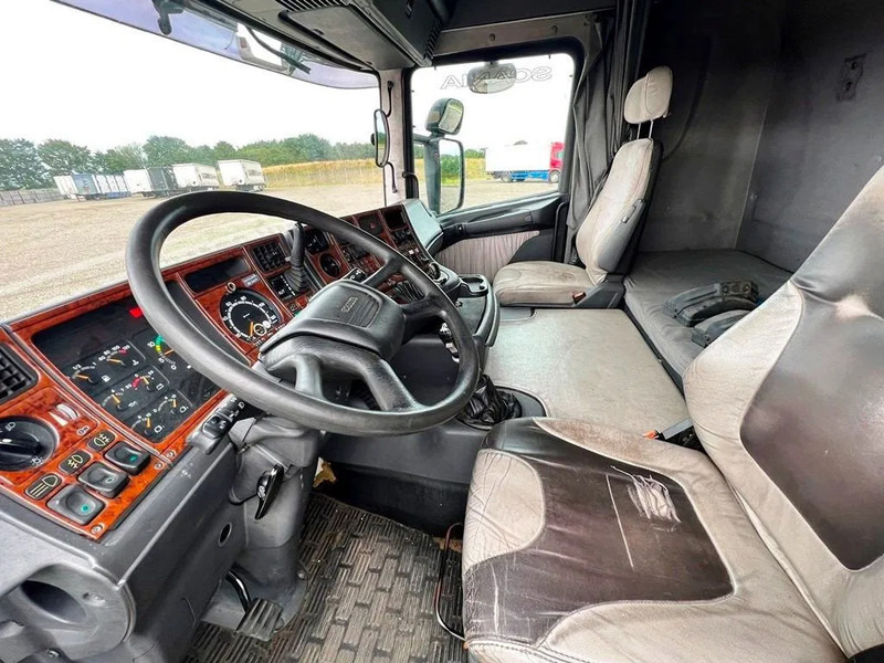 Interieur foto 1: Autovrachtwagen vrachtwagen Scania R164-480 V8 Steel / Air suspension. Interieur foto 1: Autovrachtwagen vrachtwagen Scania R164-480 V8 Steel / Air suspension.
