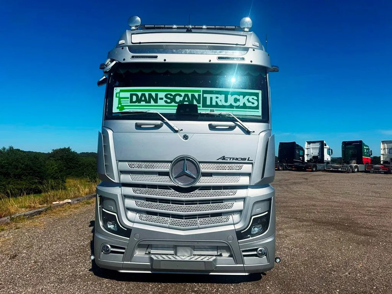 Mercedes-Benz Actros 2653 Special Interior. 6x2 3250mm weelbase. Air / Air suspension. hydr. syatem. Invertor. Micro wave. - Trekker: afbeelding 5 Mercedes-Benz Actros 2653 Special Interior. 6x2 3250mm weelbase. Air / Air suspension. hydr. syatem. Invertor. Micro wave. - Trekker: afbeelding 5