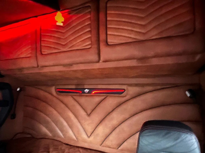 Scania R650 V8 NGS Scania 6x4 . Special Interior. . - Trekker: afbeelding 4 Scania R650 V8 NGS Scania 6x4 . Special Interior. . - Trekker: afbeelding 4