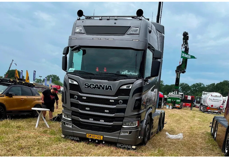 Scania R660 V8 NGS Show Truck . Speciel Interior. Air / Air suspension. Hydr. system - Trekker: afbeelding 2 Scania R660 V8 NGS Show Truck . Speciel Interior. Air / Air suspension. Hydr. system - Trekker: afbeelding 2