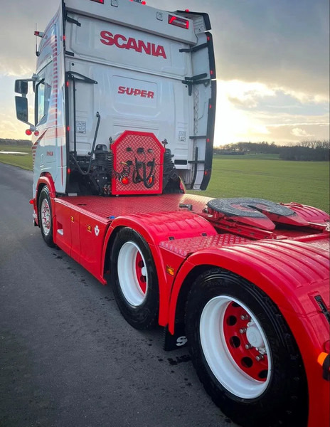 Scania R770 V8 NGS Special Interior. Only 110000 km. Air/ Air suspensiom. Hydr, system. - Trekker: afbeelding 2 Scania R770 V8 NGS Special Interior. Only 110000 km. Air/ Air suspensiom. Hydr, system. - Trekker: afbeelding 2