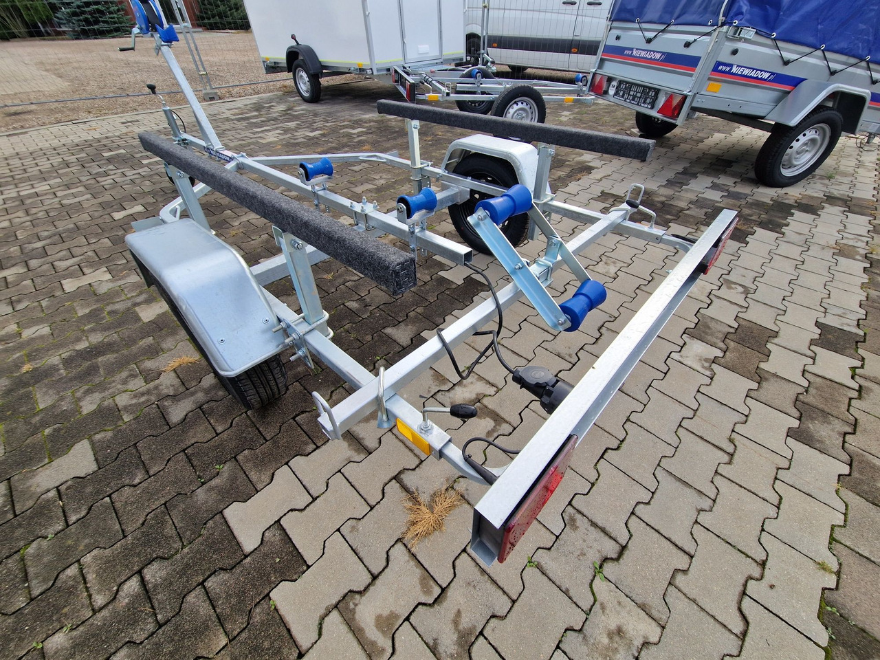 Nowa Przyczepa Podłodziowa ponton łódź 350 - 550cm Niewiadów P400 P415 - Autotransport aanhangwagen: afbeelding 2 Nowa Przyczepa Podłodziowa ponton łódź 350 - 550cm Niewiadów P400 P415 - Autotransport aanhangwagen: afbeelding 2