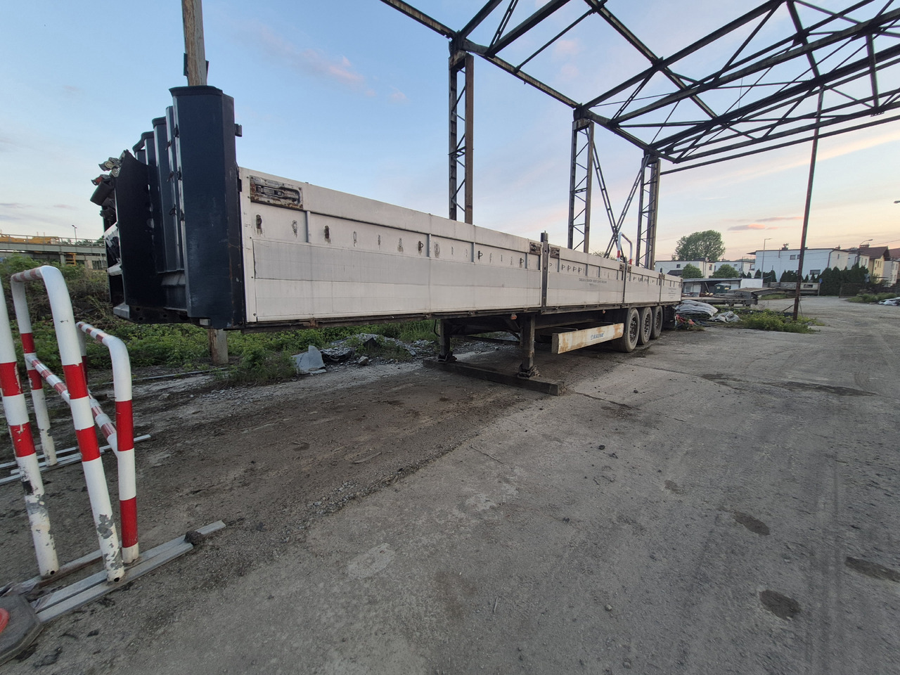 KRONE PROFILINER - Open bak met boorden oplegger: afbeelding 1 KRONE PROFILINER - Open bak met boorden oplegger: afbeelding 1