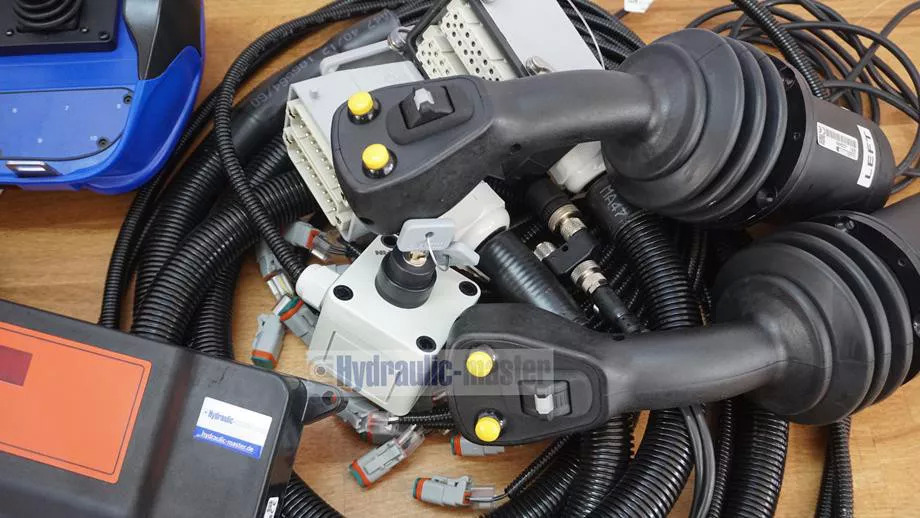 CanBus 2 joysticks with radio control Scanreco G3 12 V Forest crane for Palms Farma BMF KTS - Bosbouwmachine: afbeelding 2 CanBus 2 joysticks with radio control Scanreco G3 12 V Forest crane for Palms Farma BMF KTS - Bosbouwmachine: afbeelding 2