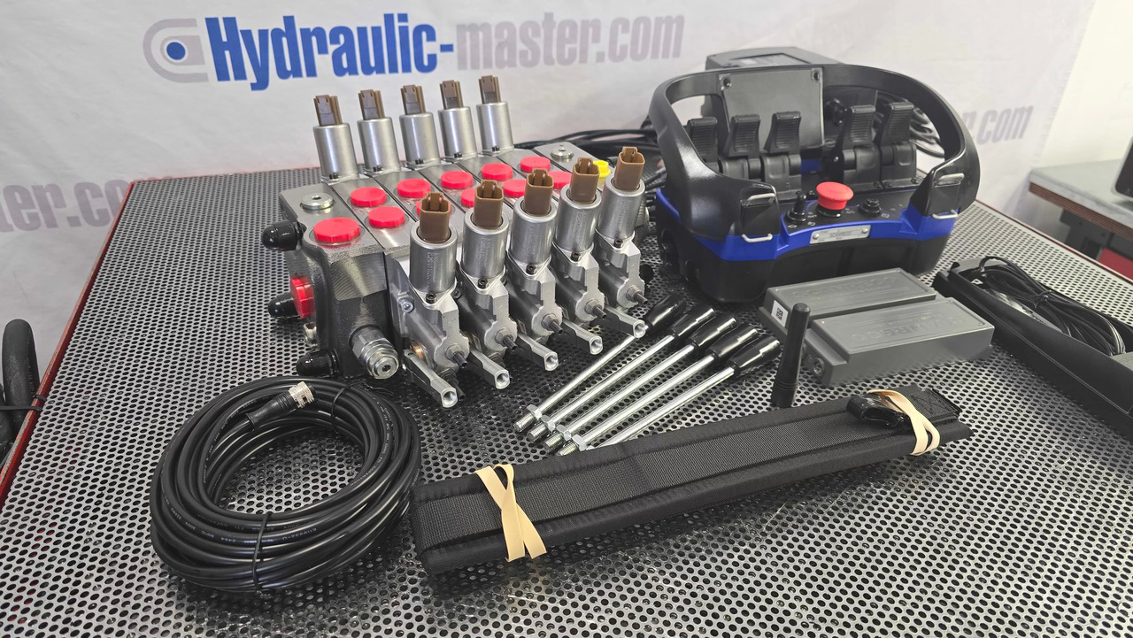 Container Side Lifter Sidelifter 5 sections valve with Radio Remote Scanreco - Vuilniswagen: afbeelding 4 Container Side Lifter Sidelifter 5 sections valve with Radio Remote Scanreco - Vuilniswagen: afbeelding 4