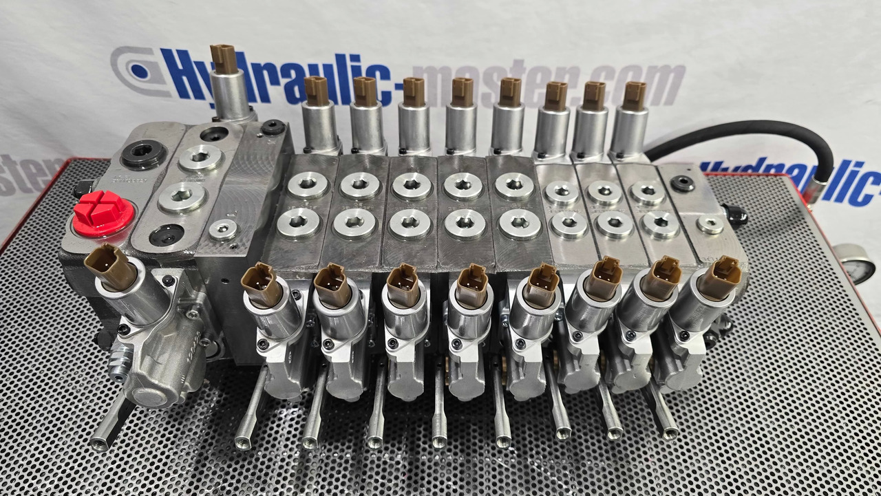 Proportional Valve Walvoil DPX160 combined with DPX100, 9 functions - Uitrijwagen: afbeelding 1 Proportional Valve Walvoil DPX160 combined with DPX100, 9 functions - Uitrijwagen: afbeelding 1