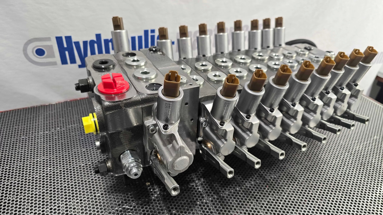 Proportional Valve Walvoil DPX160 combined with DPX100, 9 functions - Uitrijwagen: afbeelding 2 Proportional Valve Walvoil DPX160 combined with DPX100, 9 functions - Uitrijwagen: afbeelding 2