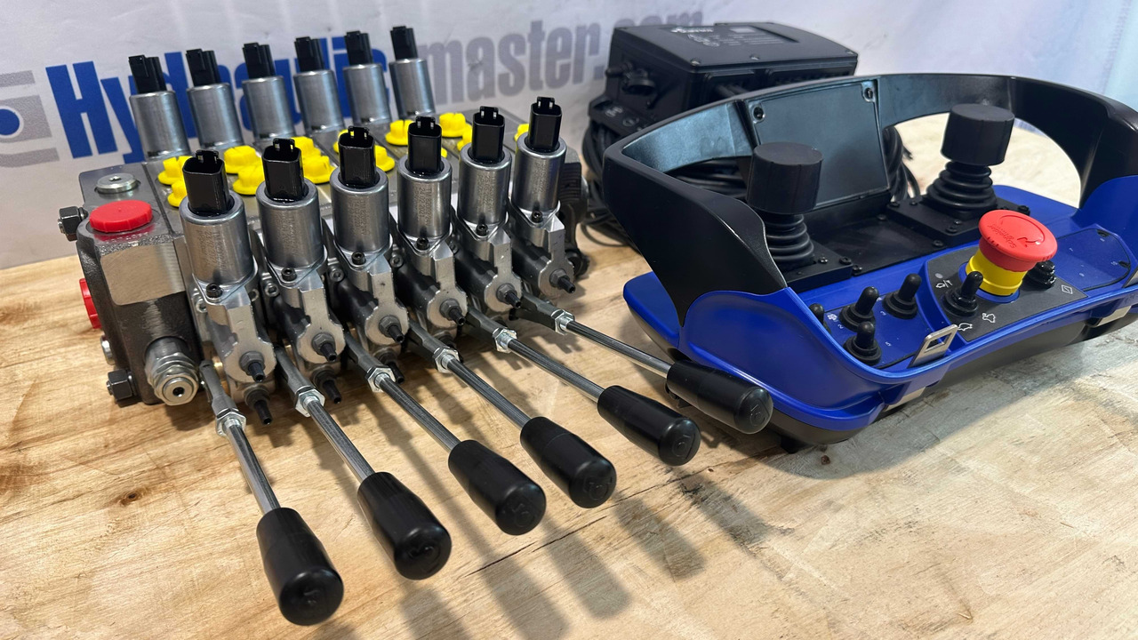 Set Scanreco RC400 with Walvoil DPX100 Komatsu Forest, Ponsse, Fassi, Palfinger - Uitrijwagen: afbeelding 3 Set Scanreco RC400 with Walvoil DPX100 Komatsu Forest, Ponsse, Fassi, Palfinger - Uitrijwagen: afbeelding 3