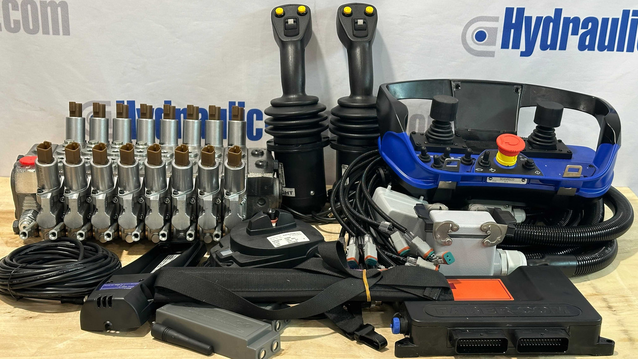 Set Scanreco RC400 with Walvoil DPX100 Liebherr, Demag, Grove, Tadano - Uitrijwagen: afbeelding 1 Set Scanreco RC400 with Walvoil DPX100 Liebherr, Demag, Grove, Tadano - Uitrijwagen: afbeelding 1