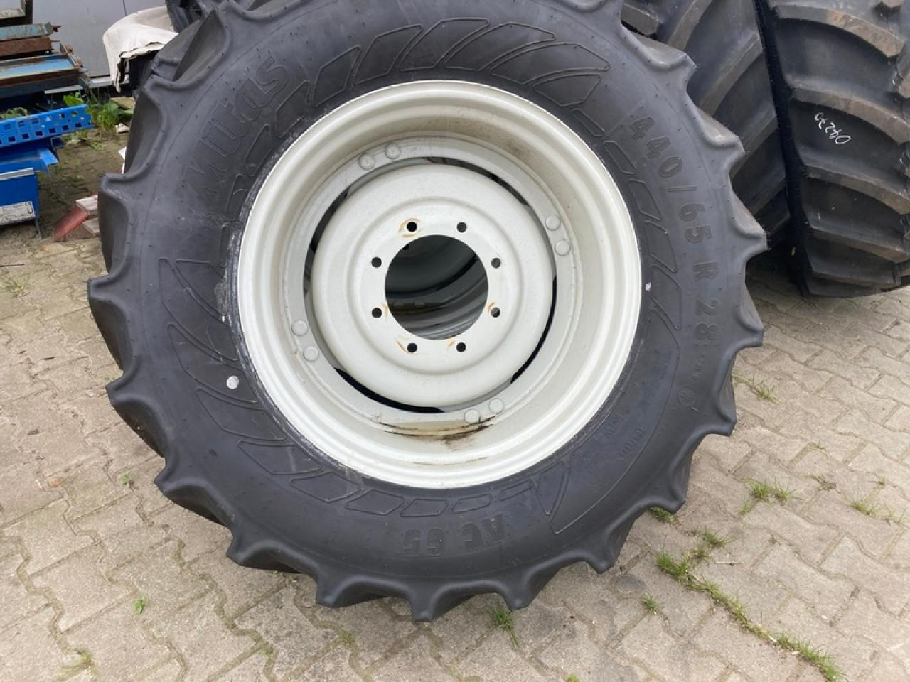 2X 440/65R28//2X 540/65R38 VALTRA - Band: afbeelding 1 2X 440/65R28//2X 540/65R38 VALTRA - Band: afbeelding 1