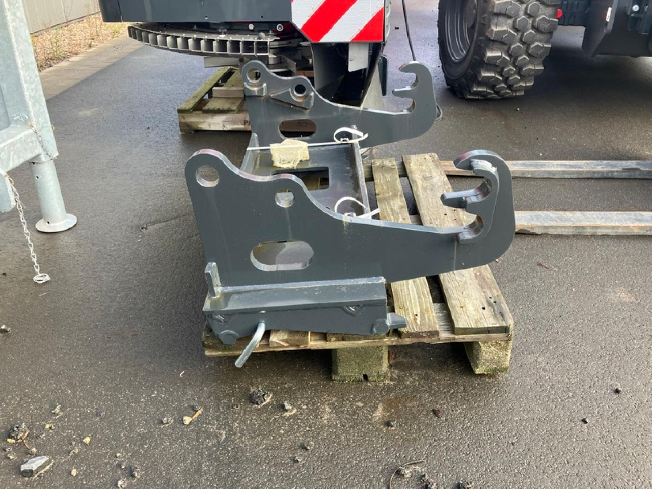 ADAPTER SCHÄFFER AUF EURO-AUFNAHME - Voorlader voor tractor: afbeelding 3 ADAPTER SCHÄFFER AUF EURO-AUFNAHME - Voorlader voor tractor: afbeelding 3