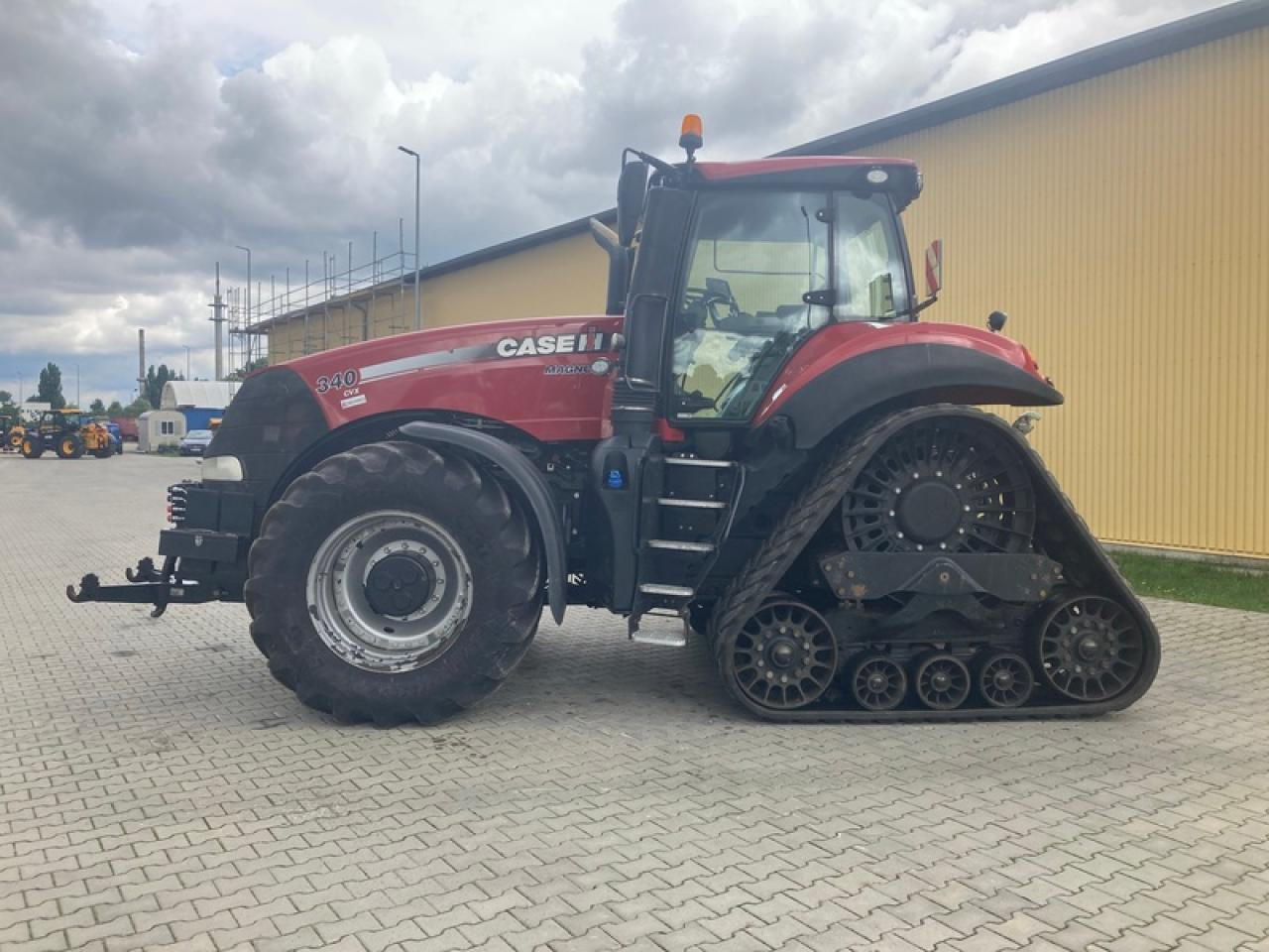 Case-IH MAGNUM 340 CVX ROWTRAC - Tractor: afbeelding 2 Case-IH MAGNUM 340 CVX ROWTRAC - Tractor: afbeelding 2