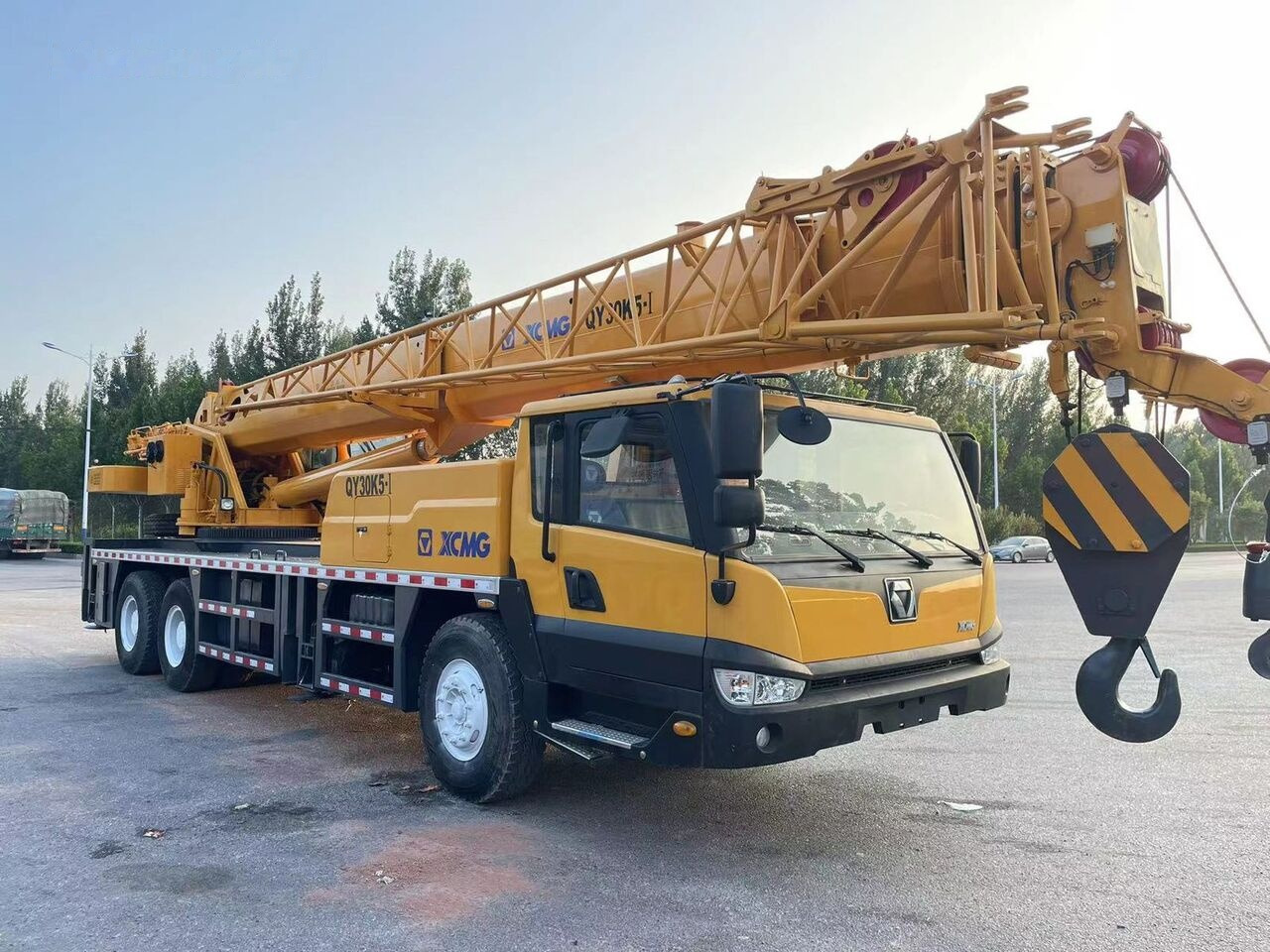 XCMG QY30K - Mobiele kraan: afbeelding 2 XCMG QY30K - Mobiele kraan: afbeelding 2