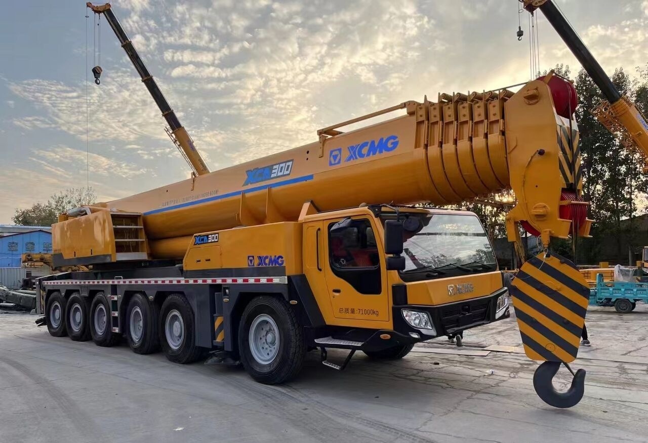 XCMG XCA300, QAY260 240 220 300 - Mobiele kraan: afbeelding 2 XCMG XCA300, QAY260 240 220 300 - Mobiele kraan: afbeelding 2