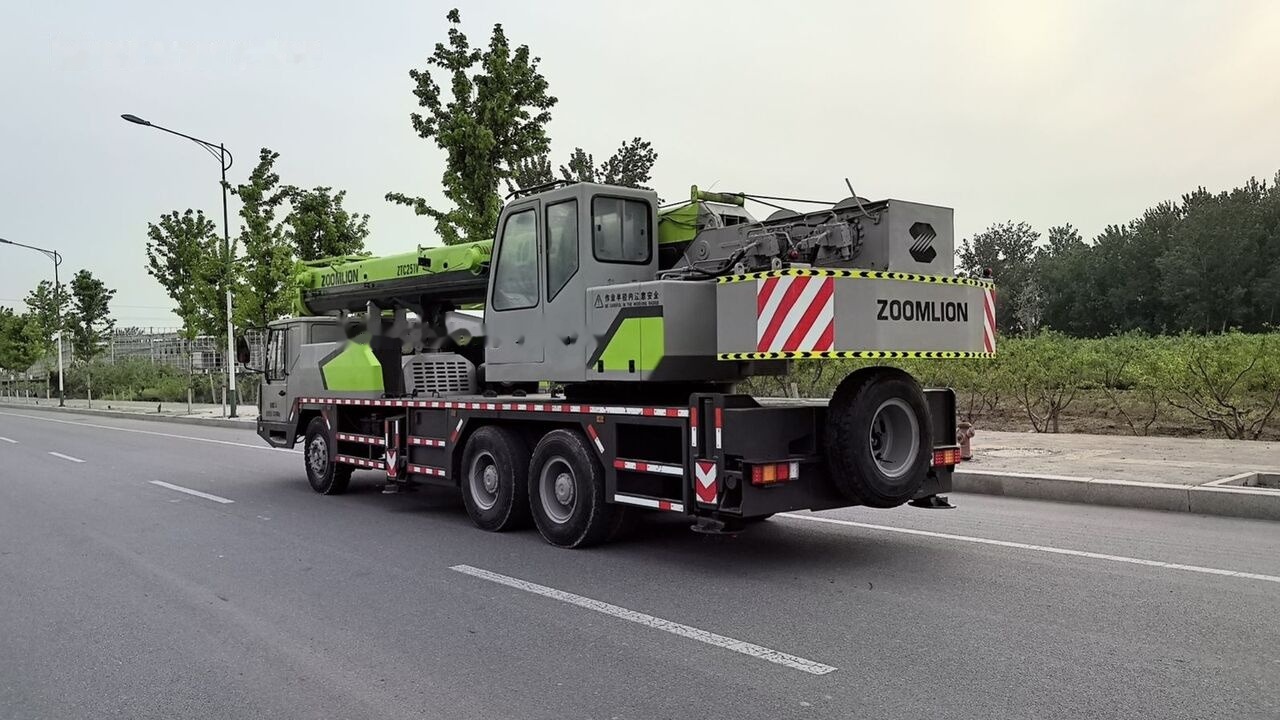 Zoomlion ZTC251V ZTC350 ZTV500 25T 35T 50T 25ton 35ton - Mobiele kraan: afbeelding 4 Zoomlion ZTC251V ZTC350 ZTV500 25T 35T 50T 25ton 35ton - Mobiele kraan: afbeelding 4
