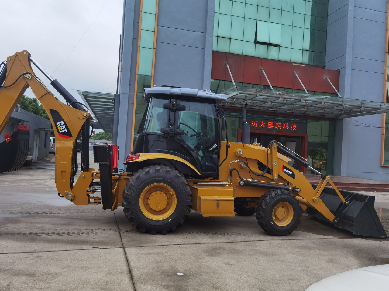 CAT 420F Backhoe Loader - Graaflaadmachine: afbeelding 1 CAT 420F Backhoe Loader - Graaflaadmachine: afbeelding 1