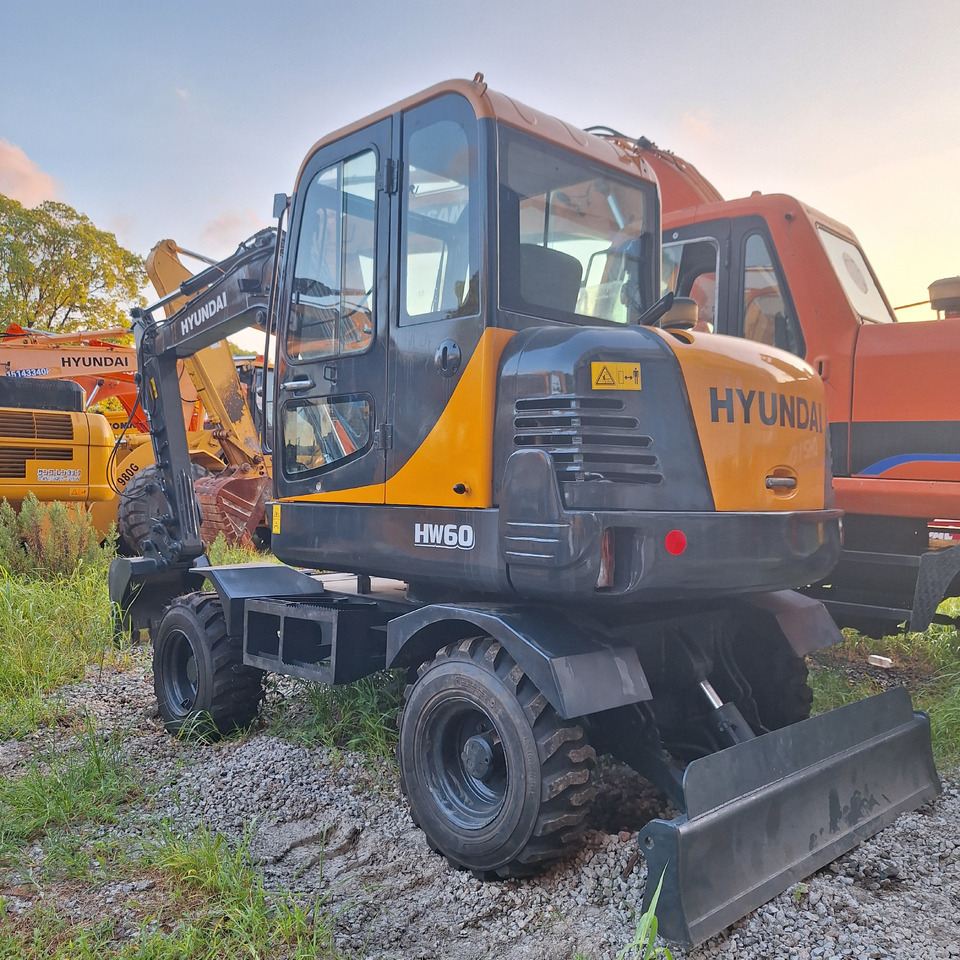 Hyundai 60vs excavator - Mobiele graafmachine: afbeelding 3 Hyundai 60vs excavator - Mobiele graafmachine: afbeelding 3