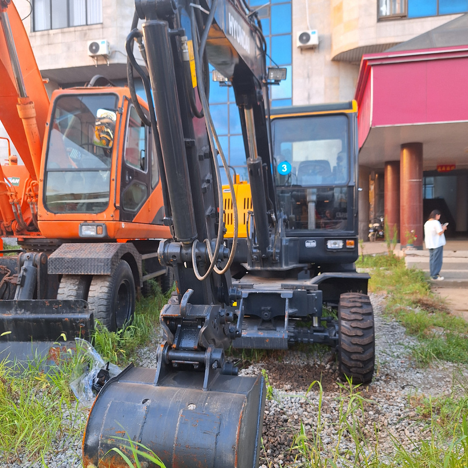 Hyundai HW60 excavator - Mobiele graafmachine: afbeelding 2 Hyundai HW60 excavator - Mobiele graafmachine: afbeelding 2