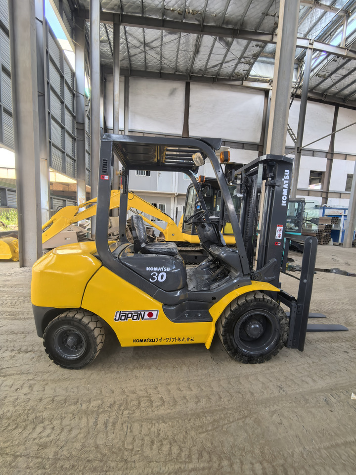 Komatsu FD30 Forklift - Diesel heftruck: afbeelding 2 Komatsu FD30 Forklift - Diesel heftruck: afbeelding 2