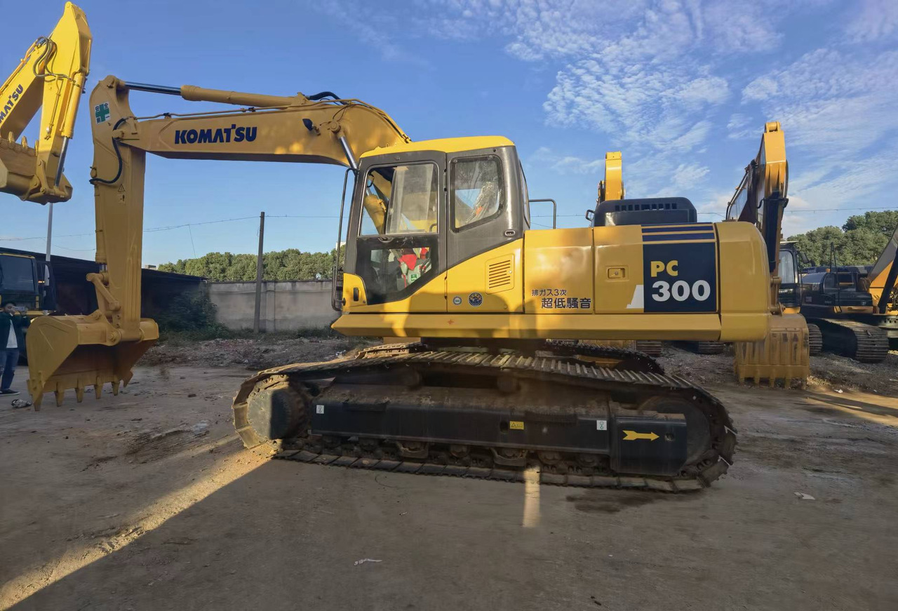Komatsu PC300-7 Excavator - Rupsgraafmachine: afbeelding 2 Komatsu PC300-7 Excavator - Rupsgraafmachine: afbeelding 2