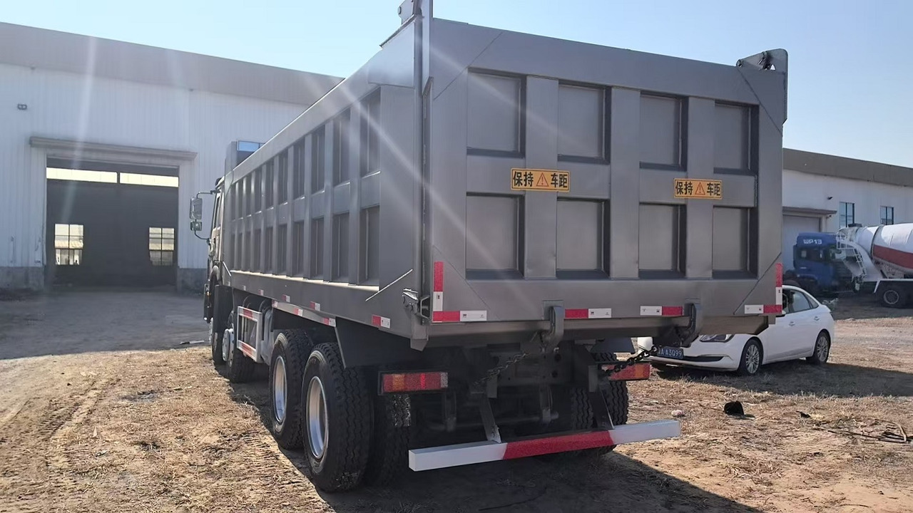 SINOTRUK Howo Dump truck 371hp 8x4 - Kipper vrachtwagen: afbeelding 2 SINOTRUK Howo Dump truck 371hp 8x4 - Kipper vrachtwagen: afbeelding 2