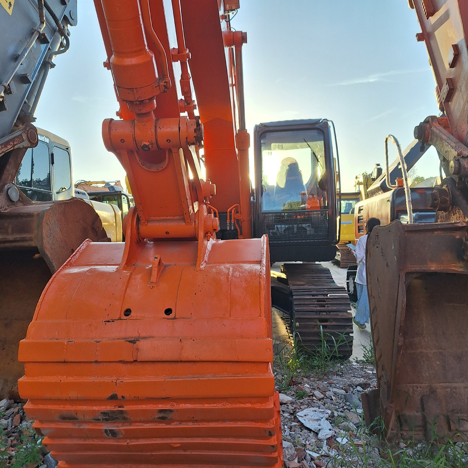 Second hand Hitachi ZX200G excavator - Graafmachine: afbeelding 5 Second hand Hitachi ZX200G excavator - Graafmachine: afbeelding 5