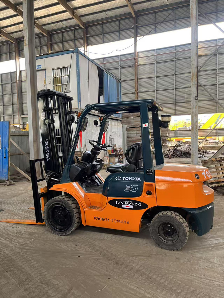 Toyota FD30 Forklift - Diesel heftruck: afbeelding 3 Toyota FD30 Forklift - Diesel heftruck: afbeelding 3