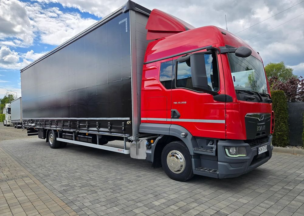 MAN TGL 12.250 - Schuifzeilen vrachtwagen: afbeelding 1 MAN TGL 12.250 - Schuifzeilen vrachtwagen: afbeelding 1