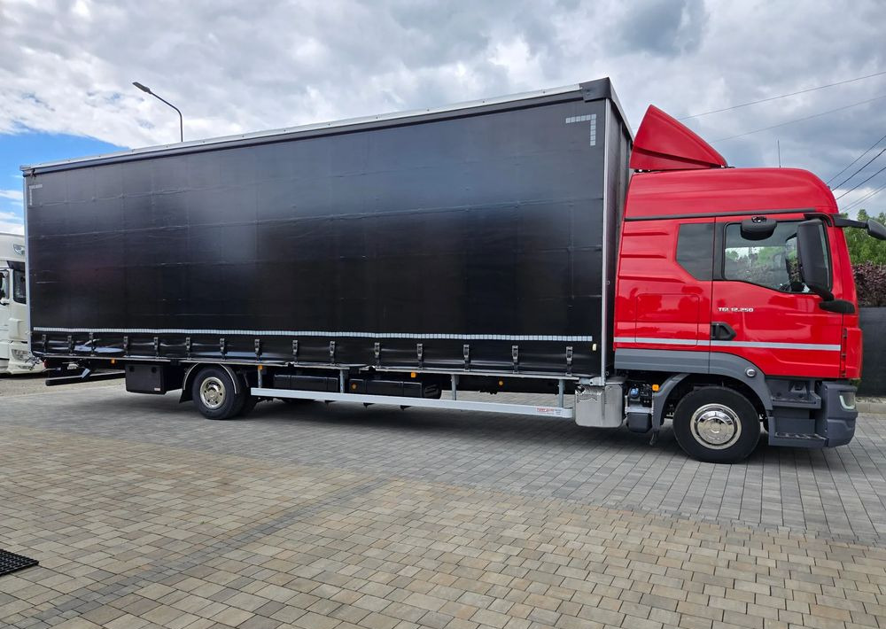 MAN TGL 12.250 - Schuifzeilen vrachtwagen: afbeelding 2 MAN TGL 12.250 - Schuifzeilen vrachtwagen: afbeelding 2