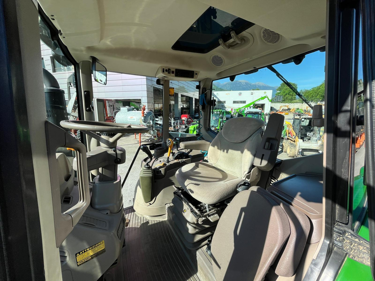 Tractor JOHN DEERE 6100M: afbeelding 12