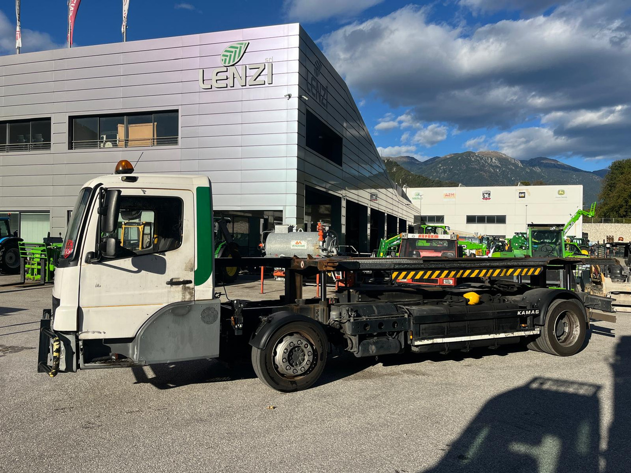 MERCEDES-BENZ KAMAG - Containertransporter/ Wissellaadbak vrachtwagen: afbeelding 2 MERCEDES-BENZ KAMAG - Containertransporter/ Wissellaadbak vrachtwagen: afbeelding 2