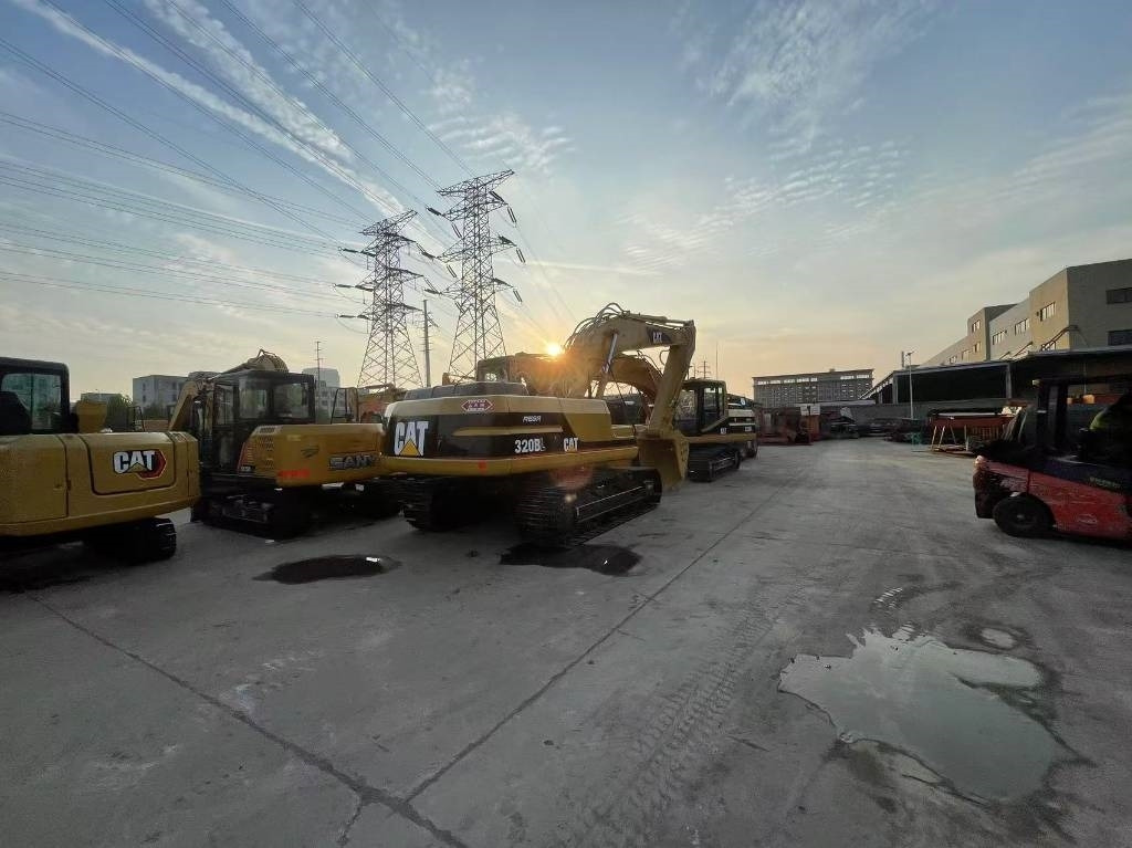 CAT 320 B L - Rupsgraafmachine: afbeelding 1 CAT 320 B L - Rupsgraafmachine: afbeelding 1