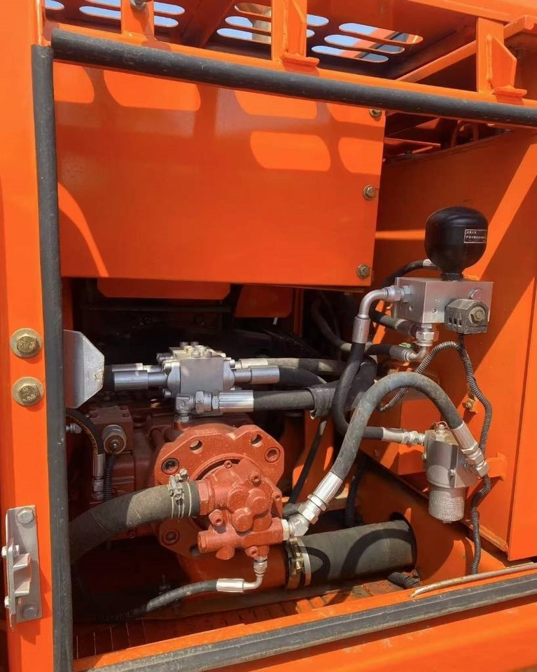 Doosan 150 - Rupsgraafmachine: afbeelding 3 Doosan 150 - Rupsgraafmachine: afbeelding 3
