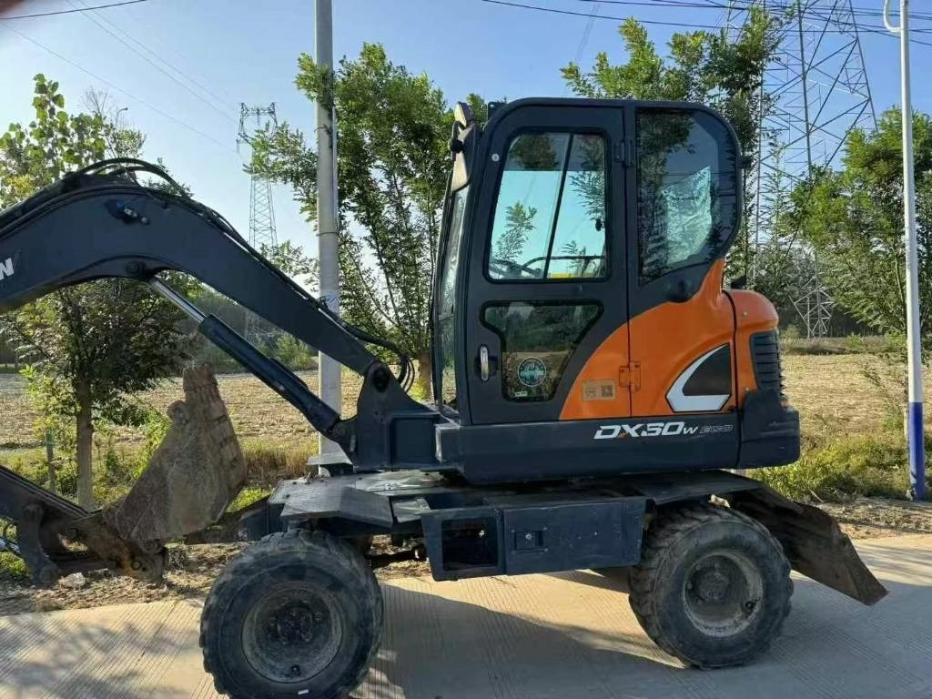 Doosan DX60W - Mobiele graafmachine: afbeelding 1 Doosan DX60W - Mobiele graafmachine: afbeelding 1