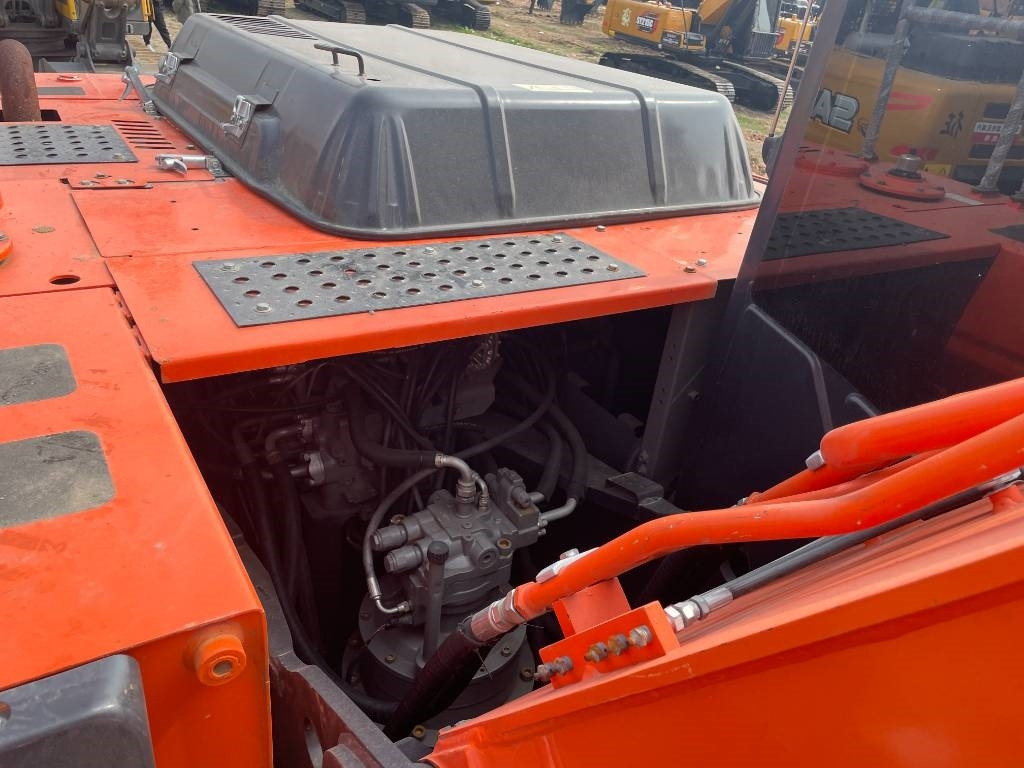 Hitachi ZX 240 - Rupsgraafmachine: afbeelding 2 Hitachi ZX 240 - Rupsgraafmachine: afbeelding 2