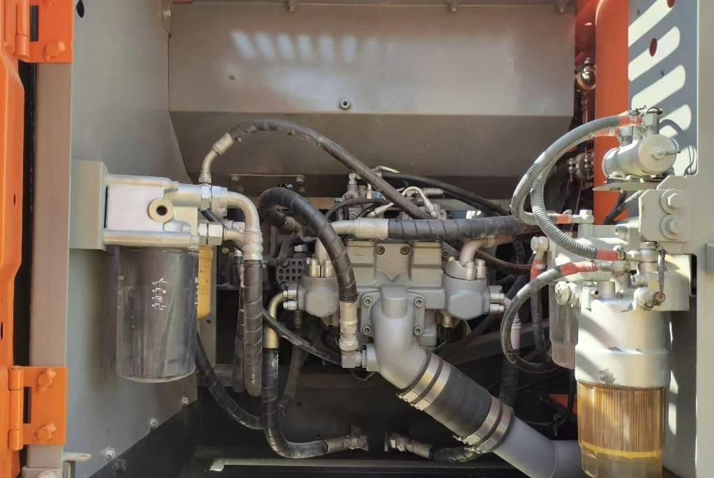 Hitachi ZX 240 - Rupsgraafmachine: afbeelding 2 Hitachi ZX 240 - Rupsgraafmachine: afbeelding 2