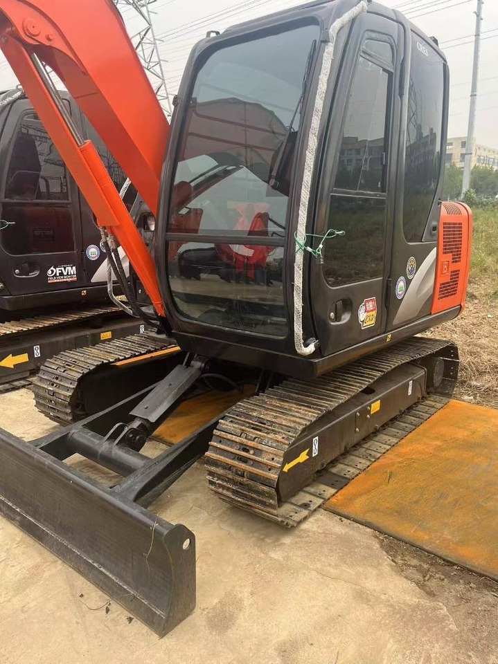 Hitachi zaxis60  - Rupsgraafmachine: afbeelding 1 Hitachi zaxis60  - Rupsgraafmachine: afbeelding 1
