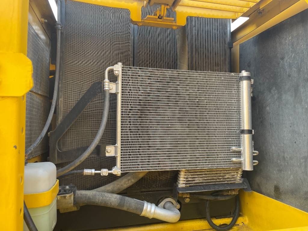 Komatsu PC 200-8 - Rupsgraafmachine: afbeelding 4 Komatsu PC 200-8 - Rupsgraafmachine: afbeelding 4