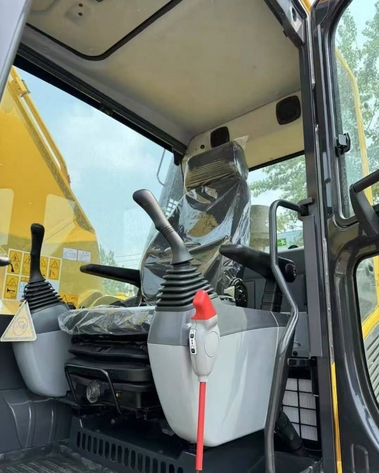 Leasing Komatsu PC 200-8 Komatsu PC 200-8: afbeelding 6 Leasing Komatsu PC 200-8 Komatsu PC 200-8: afbeelding 6