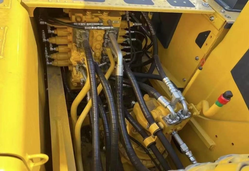 Komatsu PC 200-8 - Rupsgraafmachine: afbeelding 3 Komatsu PC 200-8 - Rupsgraafmachine: afbeelding 3